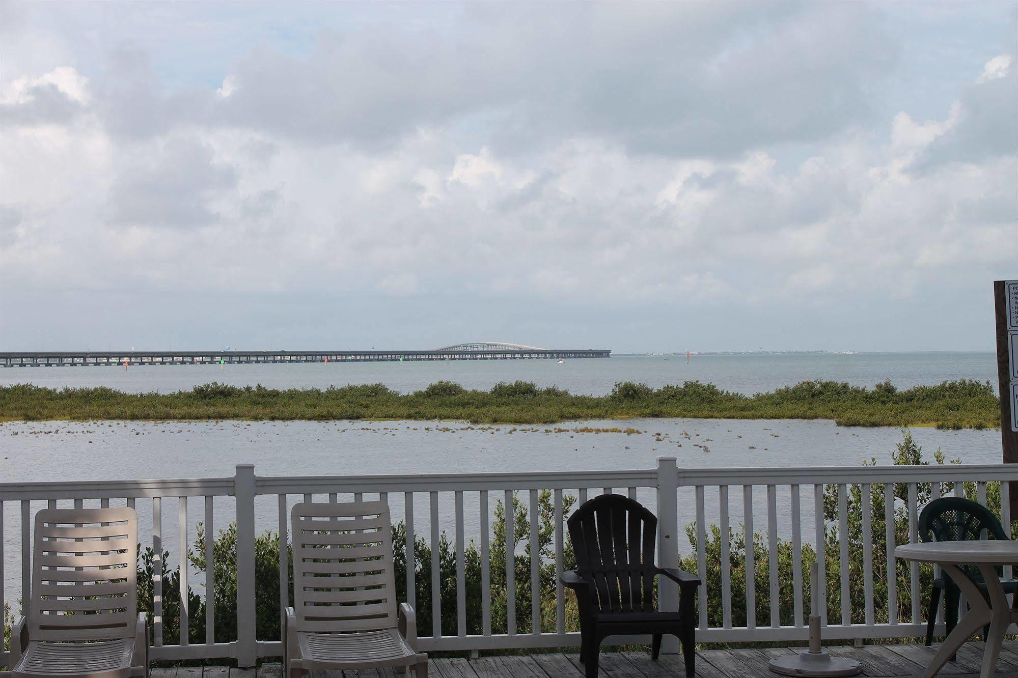 Blue Bay Inn And Suites South Padre Island Exterior photo